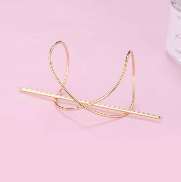 Crisscross Bun Holder - Picture 2 of 3